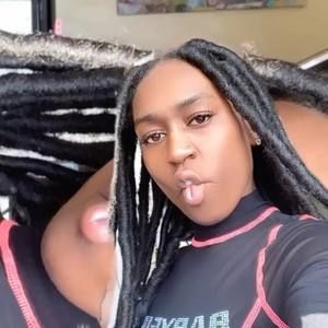 Meet your Posher, Ayo